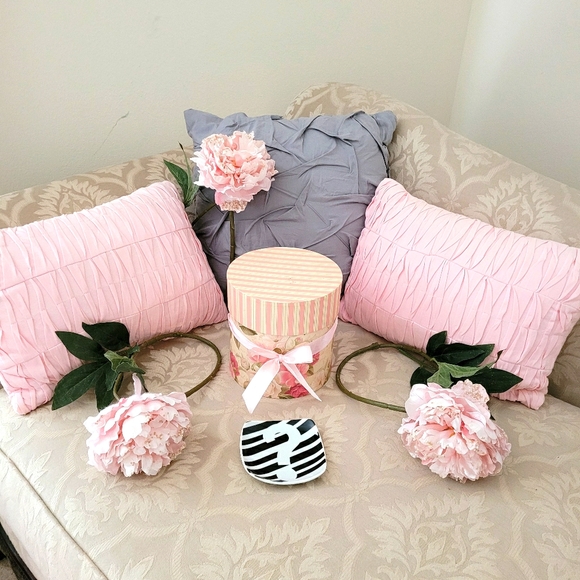 🌸MYSTERY BOX🏈 - Picture 2 of 7